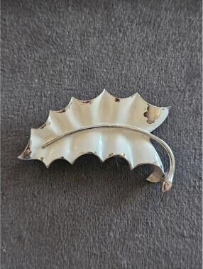 Vintage Leaf Brooch
